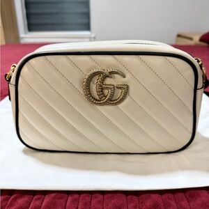Gucci Women's Cream Crossbody Bag with Gold Logo
